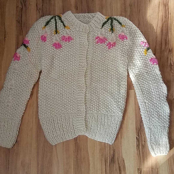 Vintage 60s Sweater With 3D Accented Flowers - Picture 2 of 10